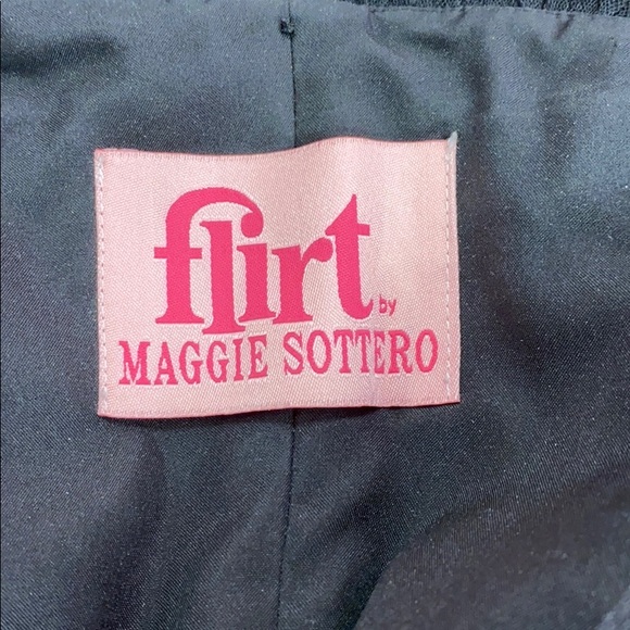 ๐๐Maggie Sottero Party Dress Size 2๐๐ - Picture 8 of 9